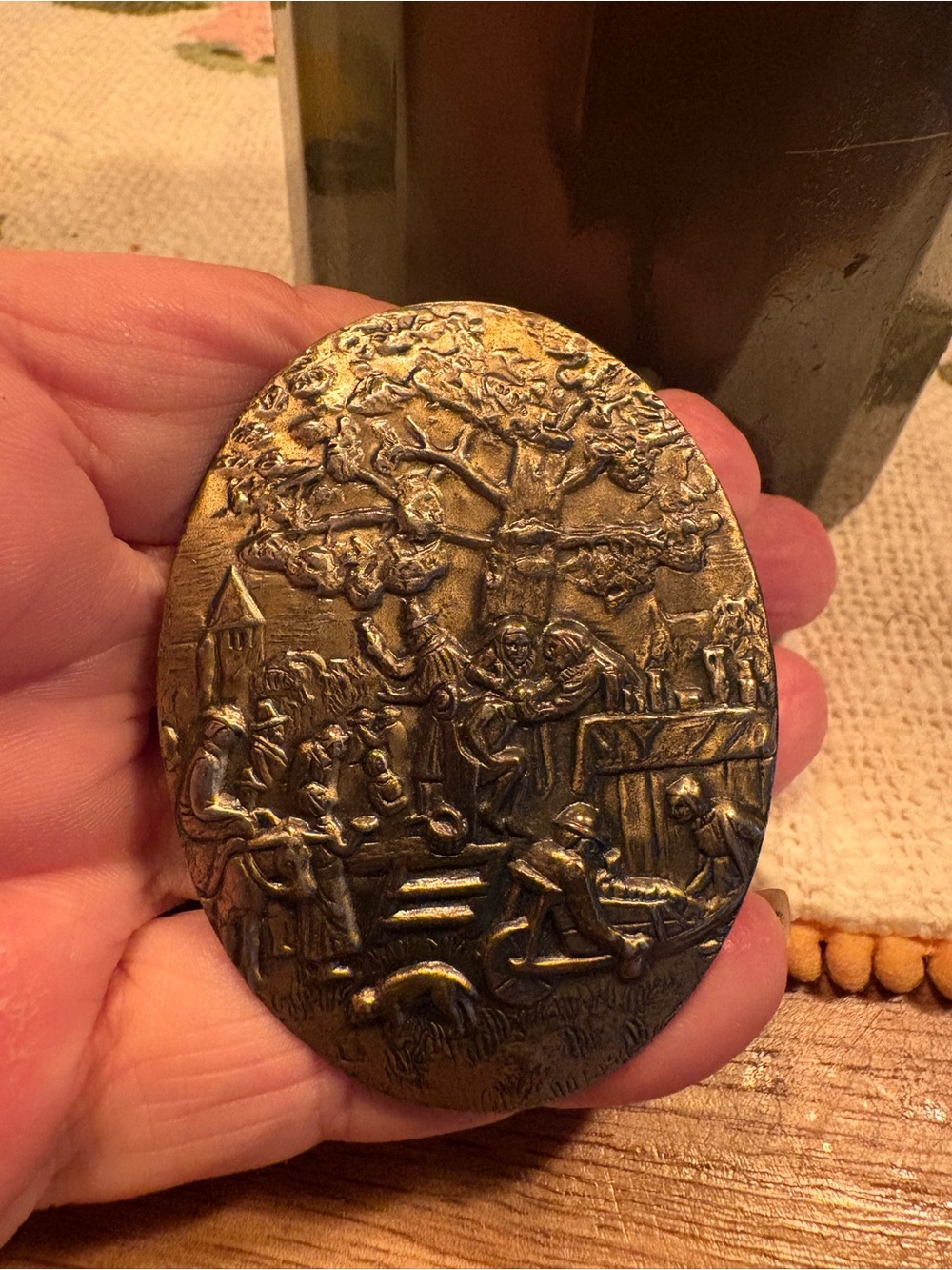 Gold-Tone Men’s Belt Buckle - Classic Relief Design